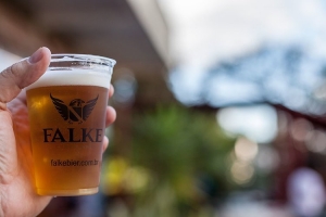 Falke Bier espalha quiosques pela folia em BH