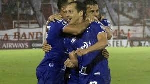 Para não se desgarrar dos líderes, Cruzeiro entra em campo neste domingo.