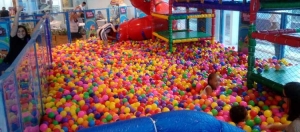 PISCINA DE BOLINHAS DA MÁGICO MUNDO CHEGA AO SHOPPING ESTAÇÃO BH