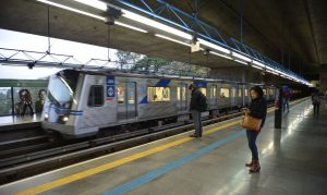 A classe dos metroviários não mantem greve, e nosso metro funciona normalmente.