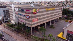 DRIVE-THRU SOLIDÁRIO ACOLHE MULHER E COMBATE O FRIO EM BH