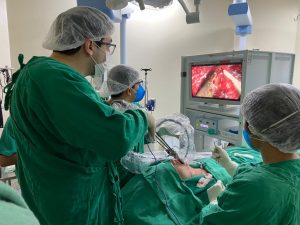 Hospital Márcio Cunha realiza primeira cirurgia de tireoide do Vale do Aço sem corte no pescoço