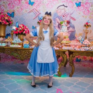 Peça infantil “Alice no País das Maravilhas” é atração gratuita deste domingo