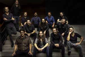 Orquestra mineira de rock celebra o Dia Mundial do Rock na cidade junina