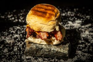 Homenagem ao Dia Mundial do Hambúrguer no Bebedouro: Festival de Burger e Sanduíches na Brasa