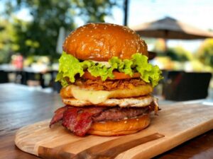 Maneco Burger celebra Dia Mundial do Hambúrguer trazendo surpresa aos clientes
