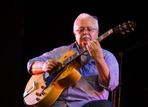 Violonista Celso Moreira apresenta show instrumental em celebração aos seus 70 anos de vida em BH